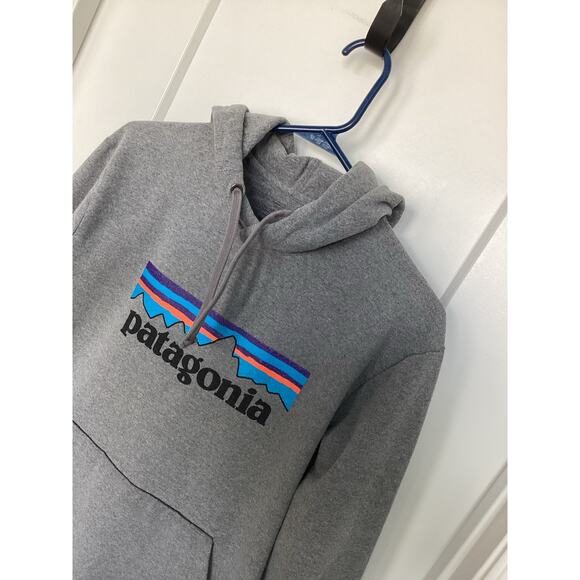 Patagonia Men's Regular Fit P-6 Logo Uprisal Hoody Pullover Heather Gray Small - Picture 3 of 10